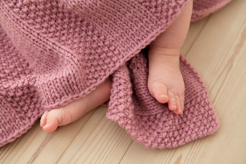 sne hvid sengetøj Regnfuld nemt strikket babytæppe – mos tæppet - Krittewitt